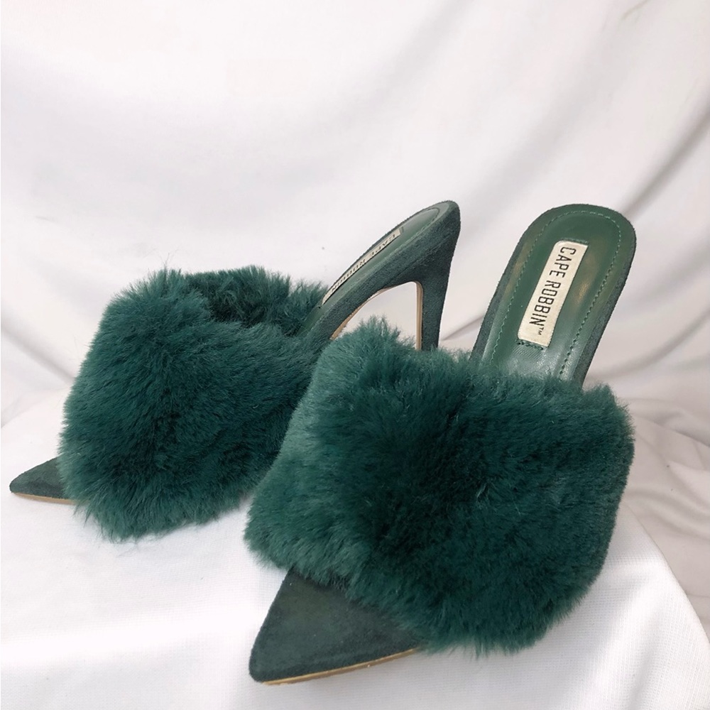 Cape Robin pointed toe faux fur heels